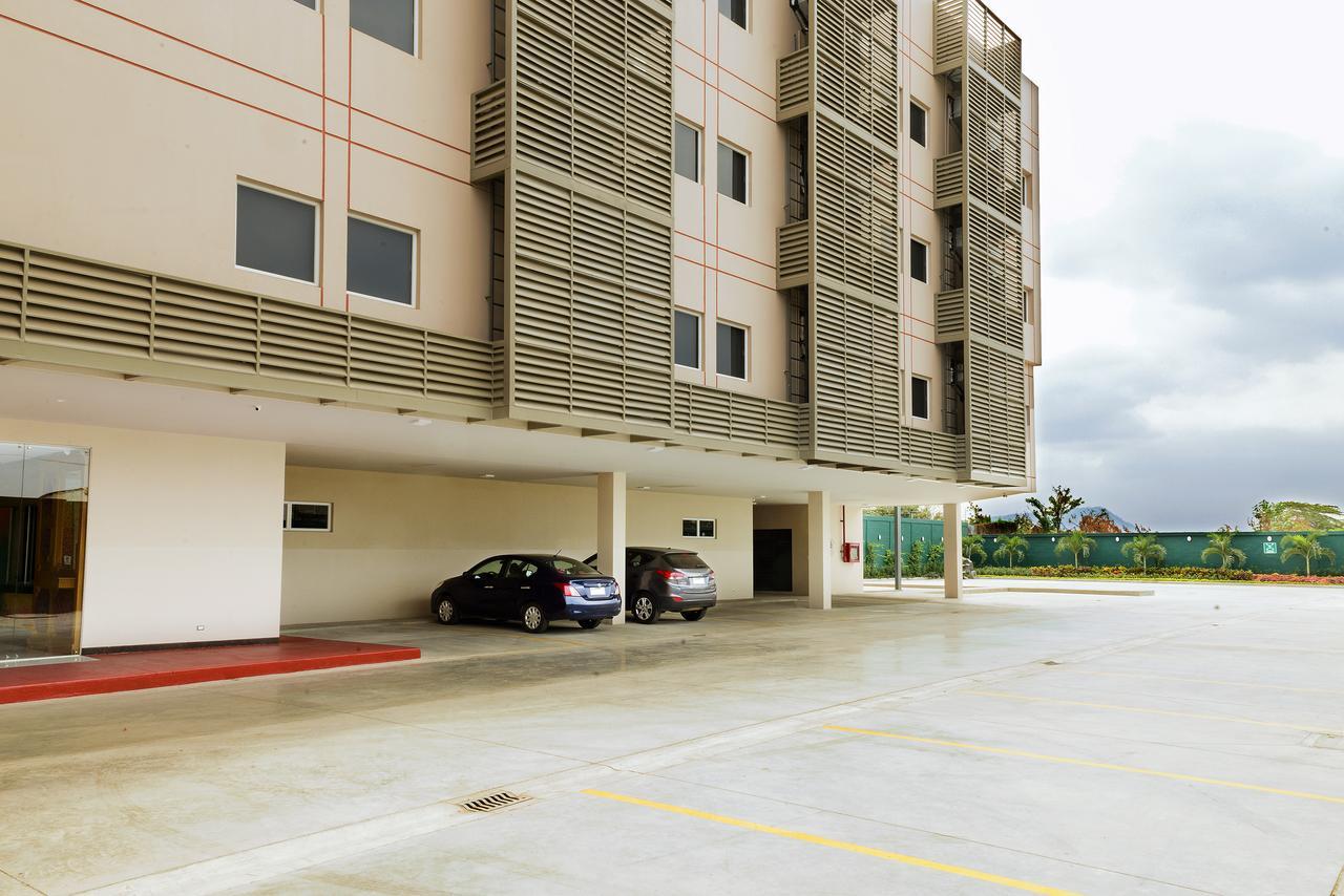 Np Hotel Y Suites Guayaquil Exterior photo